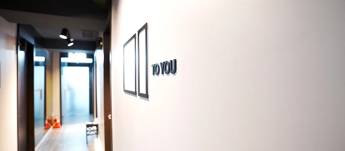 Procedure room with surgical light at ToYou Plastic Surgery Suwon